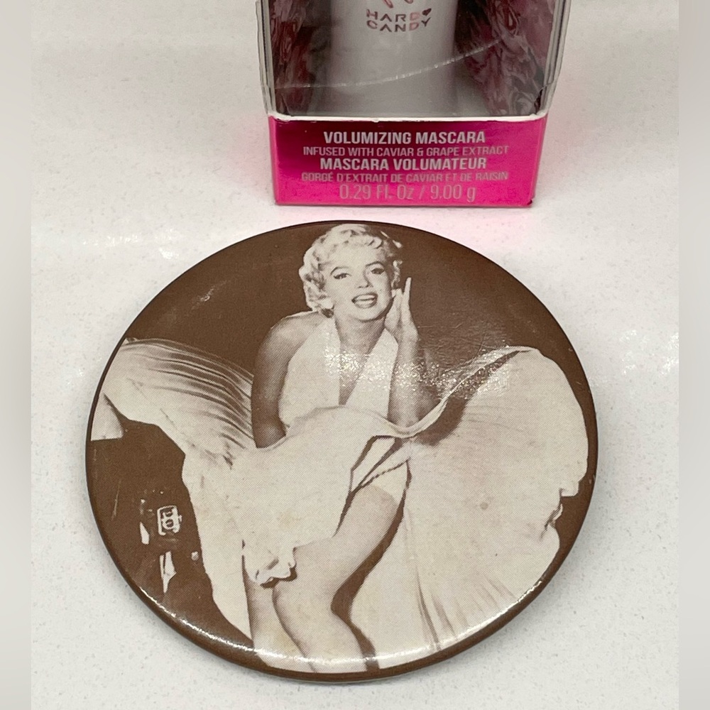 Hard Candy x Marilyn Monroe Volumizing Mascara Caviar infused & Collector Pin - Picture 10 of 11